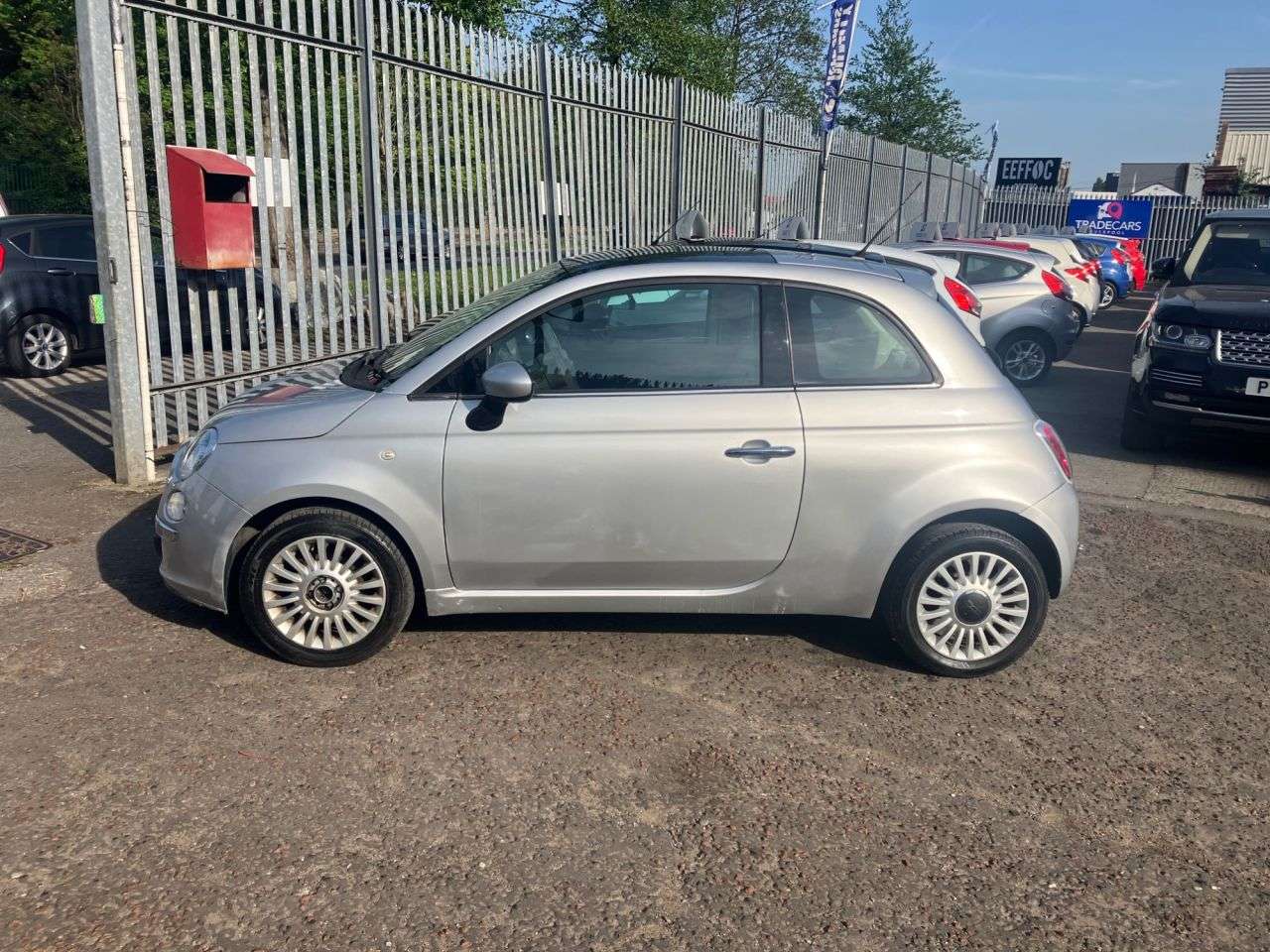 A 2010 FIAT 500 1.2 Lounge Hatchback 3dr Petrol Manual Euro 5 (s/s) (69 bhp) A 2010 FIAT 500 1.2 Lounge Hatchback 3dr Petrol Manual Euro 5 (s/s) (69 bhp)