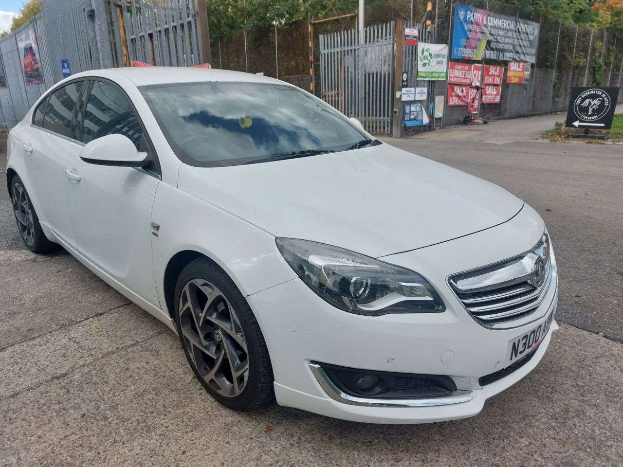 A 2015 VAUXHALL INSIGNIA 2.0 CDTi ecoFLEX SRi VX Line Nav Hatchback 5dr Diesel Manual Euro 5 (s/s) ( A 2015 VAUXHALL INSIGNIA 2.0 CDTi ecoFLEX SRi VX Line Nav Hatchback 5dr Diesel Manual Euro 5 (s/s) (