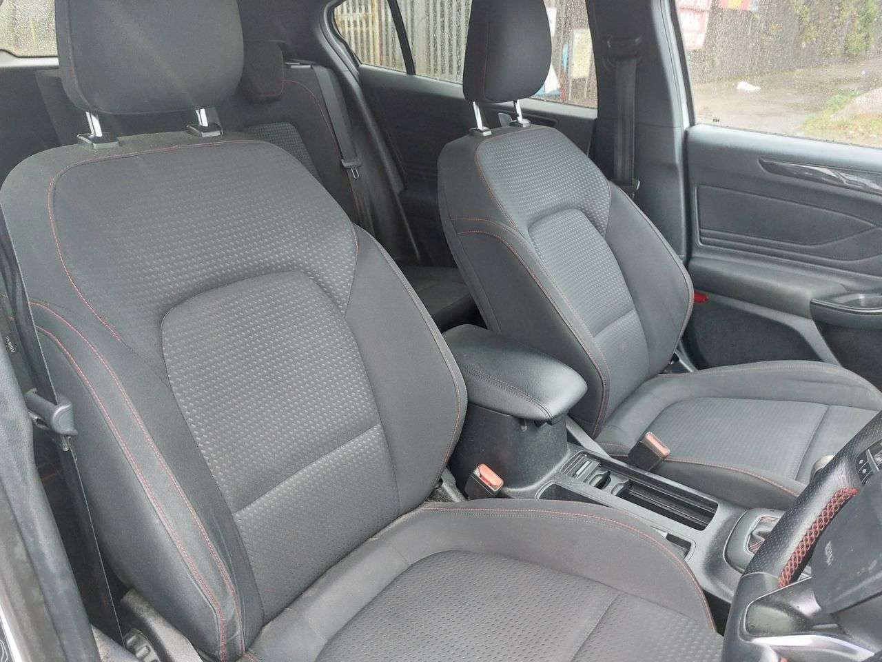 A 2019 FORD FOCUS 1.0T EcoBoost ST-Line Hatchback 5dr Petrol Manual Euro 6 (s/s) (125 ps) SER A 2019 FORD FOCUS 1.0T EcoBoost ST-Line Hatchback 5dr Petrol Manual Euro 6 (s/s) (125 ps) SER