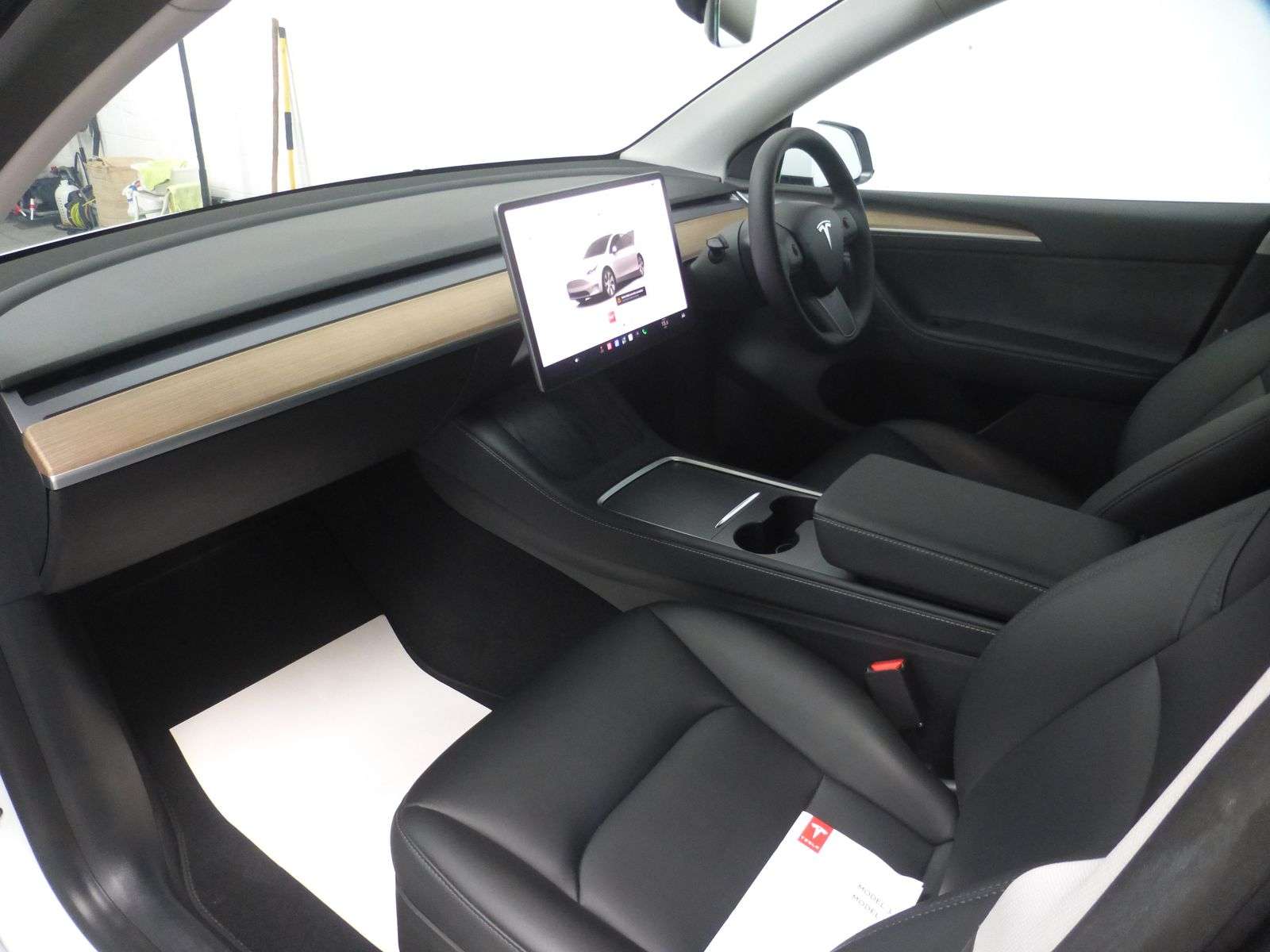 A 2022 TESLA MODEL Y (Dual Motor) Long Range SUV 5dr Electric Auto 4WDE (384 bhp) A 2022 TESLA MODEL Y (Dual Motor) Long Range SUV 5dr Electric Auto 4WDE (384 bhp)