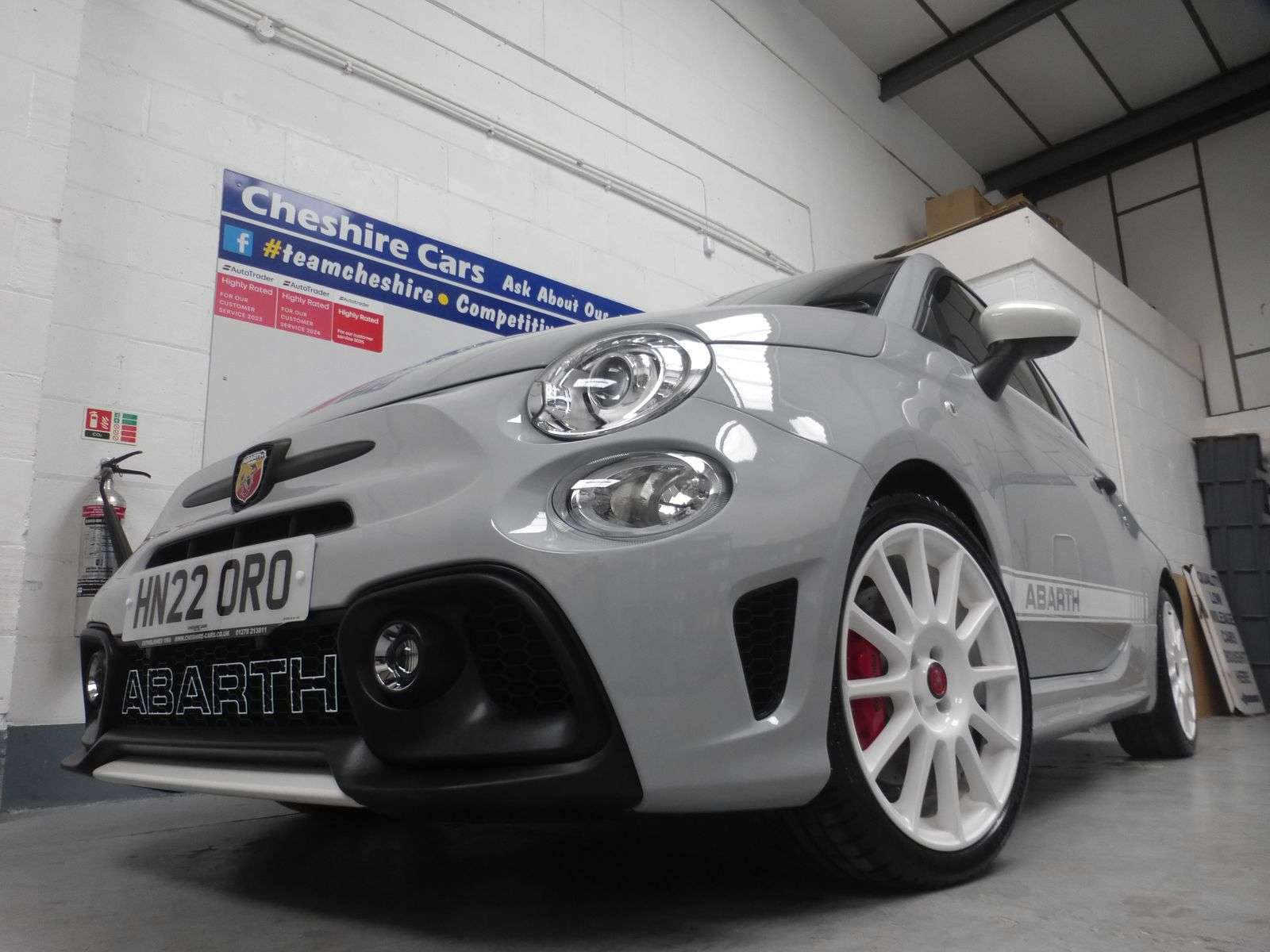 2022 ABARTH 695 2022 ABARTH 695