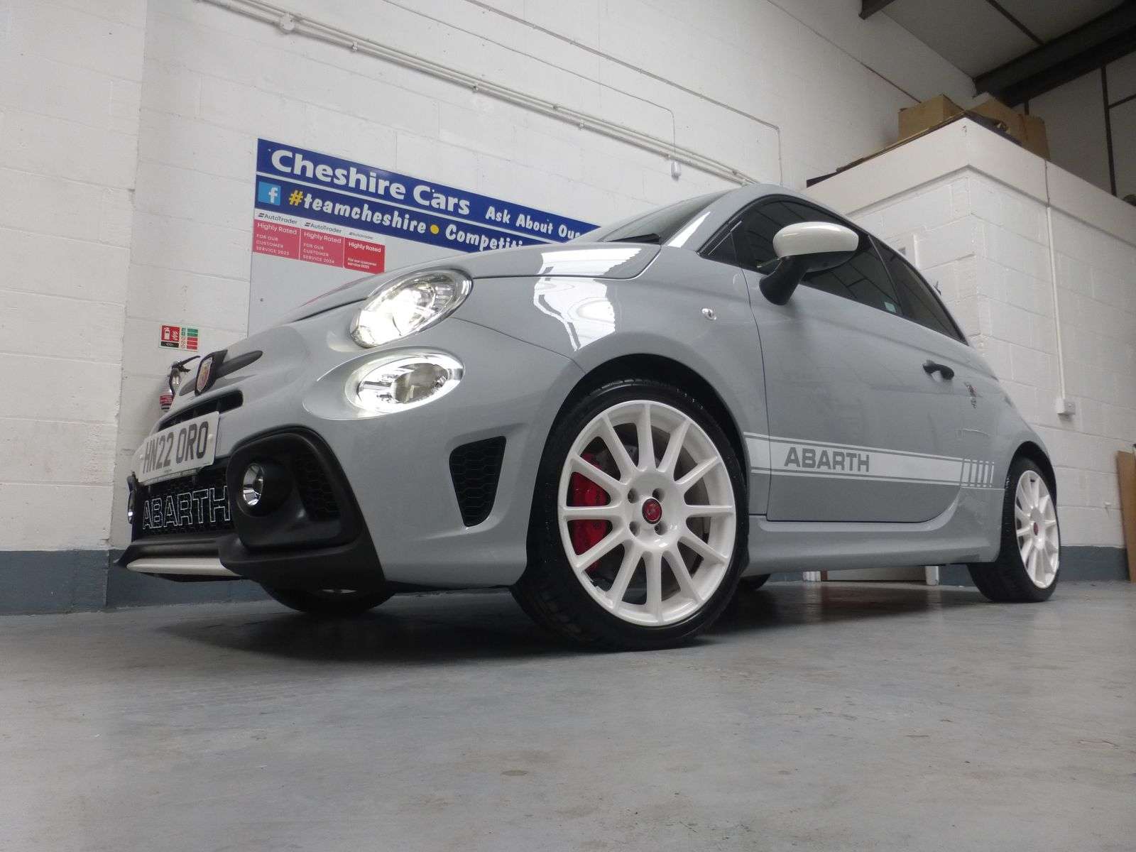 2022 ABARTH 695 2022 ABARTH 695