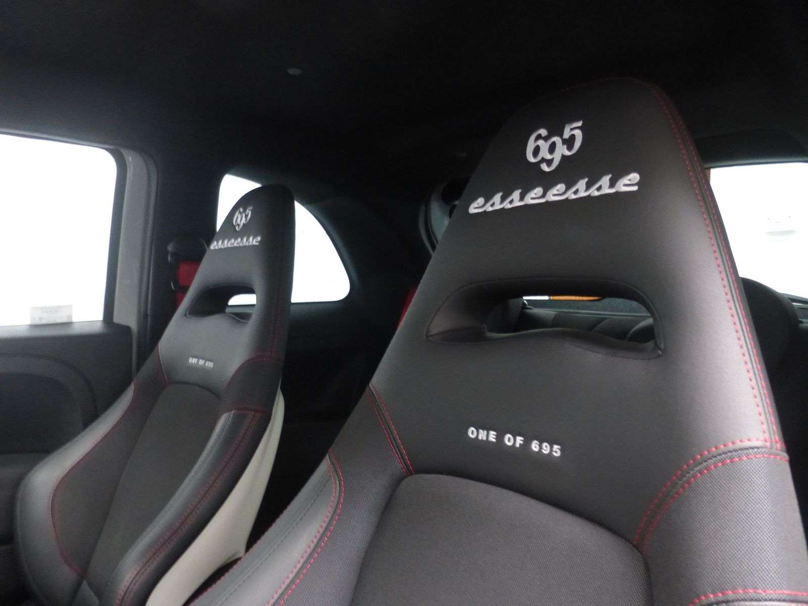 2022 ABARTH 695 2022 ABARTH 695
