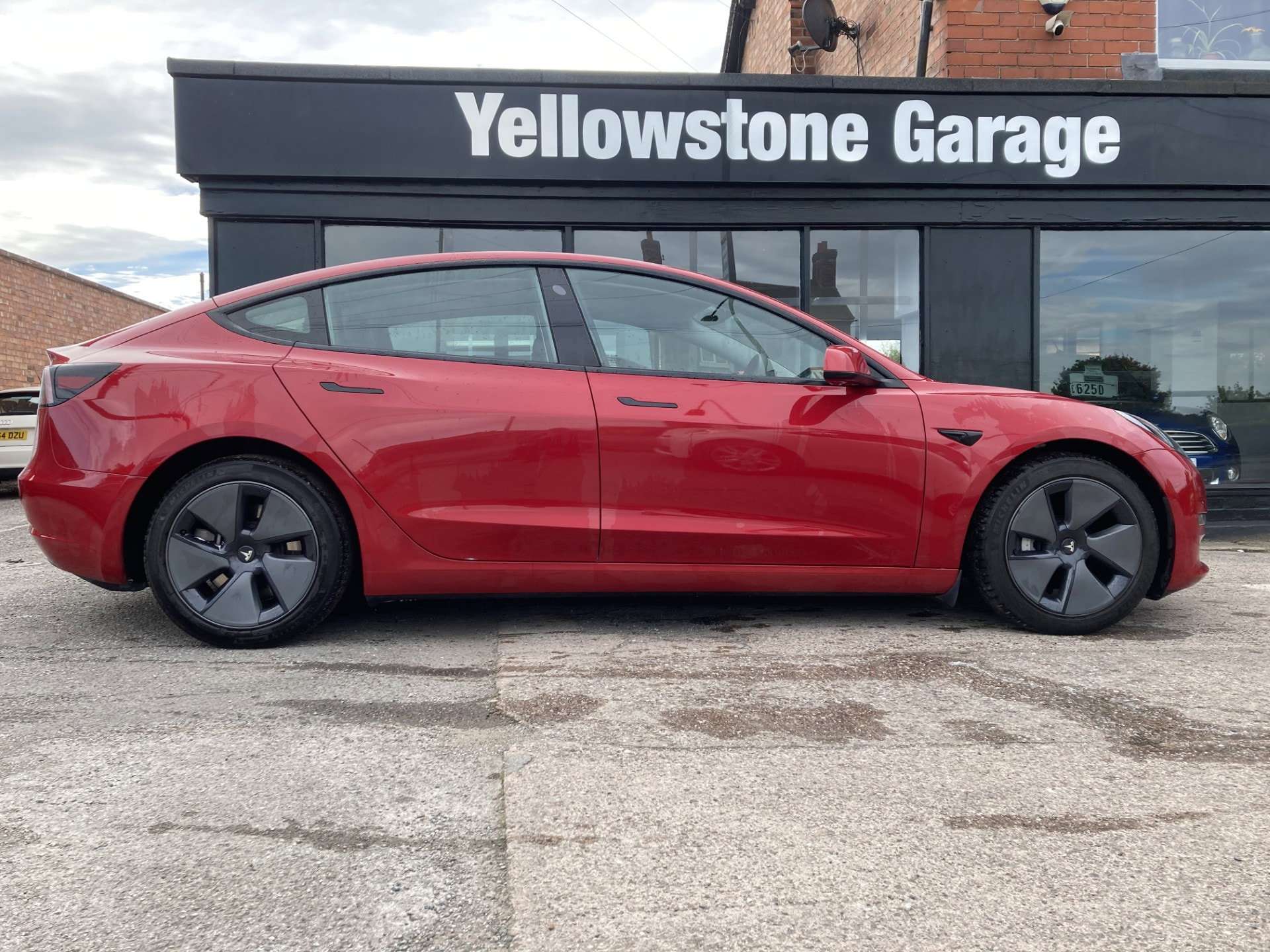 A 2021 TESLA MODEL 3 (Dual Motor) Long Range Saloon 4dr Electric Auto 4WDE (346 ps) A 2021 TESLA MODEL 3 (Dual Motor) Long Range Saloon 4dr Electric Auto 4WDE (346 ps)