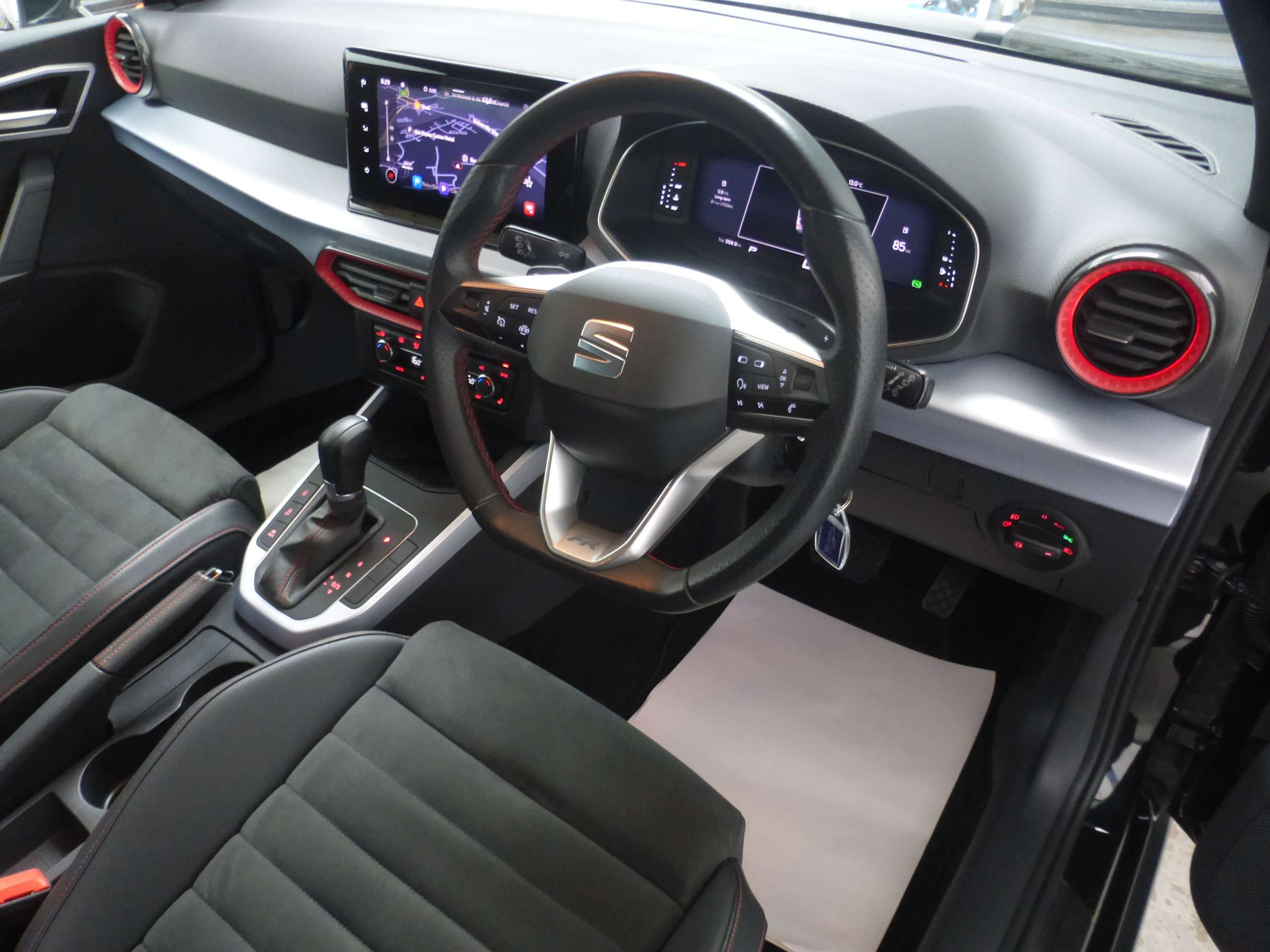 A 2021 SEAT ARONA 1.0 TSI FR Sport SUV 5dr Petrol DSG Euro 6 (s/s) (110 ps) A 2021 SEAT ARONA 1.0 TSI FR Sport SUV 5dr Petrol DSG Euro 6 (s/s) (110 ps)