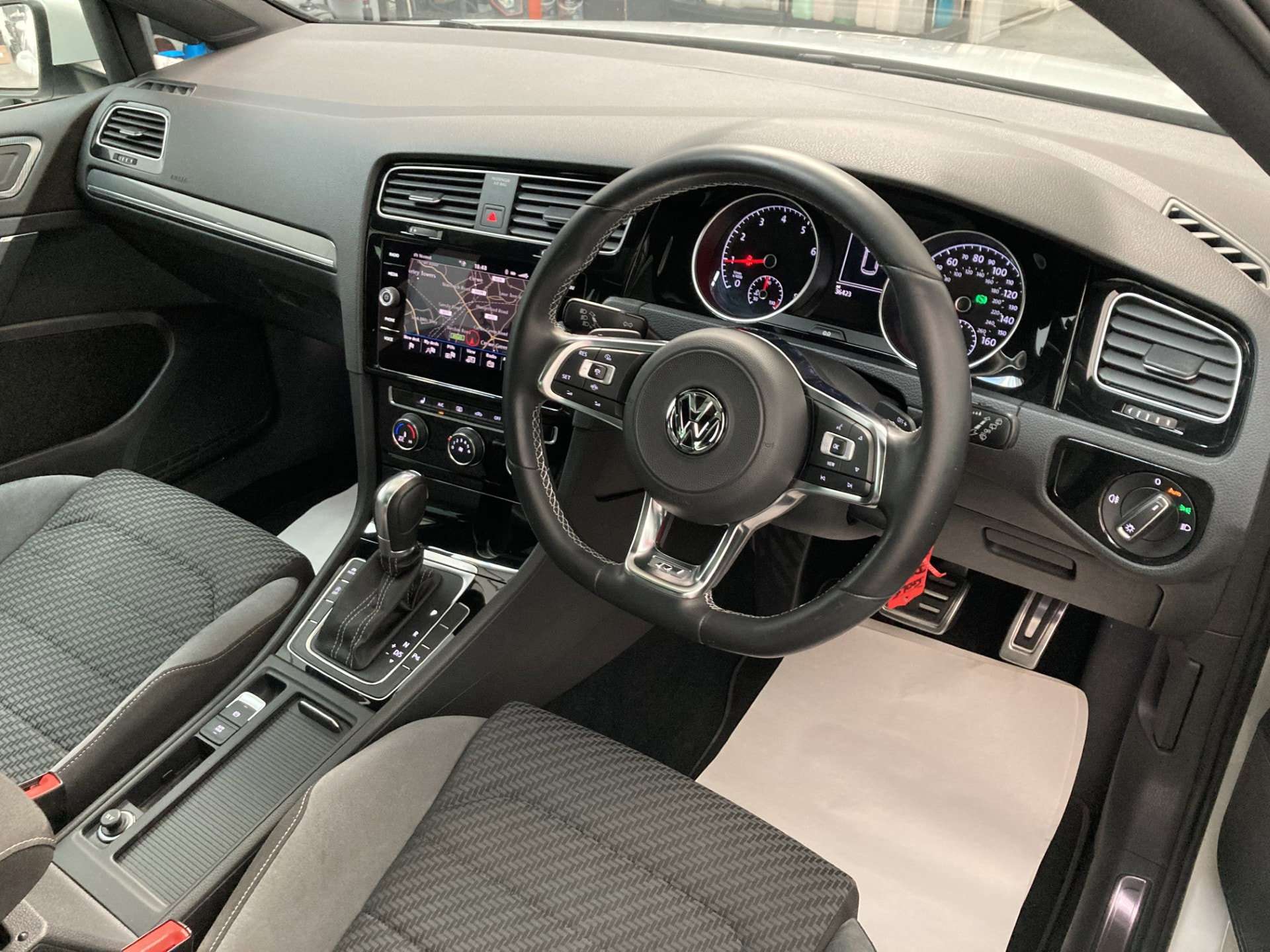 A 2018 VOLKSWAGEN GOLF 1.5 TSI EVO GPF R-Line Hatchback 5dr Petrol DSG Euro 6 (s/s) (150 ps) A 2018 VOLKSWAGEN GOLF 1.5 TSI EVO GPF R-Line Hatchback 5dr Petrol DSG Euro 6 (s/s) (150 ps)