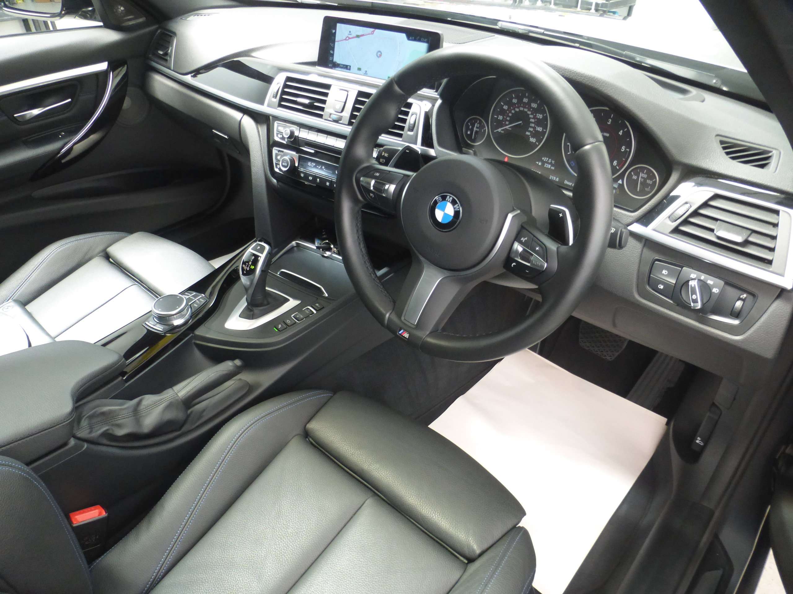 A 2017 BMW 3 SERIES 3.0 335d M Sport Touring 5dr Diesel Auto xDrive Euro 6 (s/s) (313 ps) A 2017 BMW 3 SERIES 3.0 335d M Sport Touring 5dr Diesel Auto xDrive Euro 6 (s/s) (313 ps)