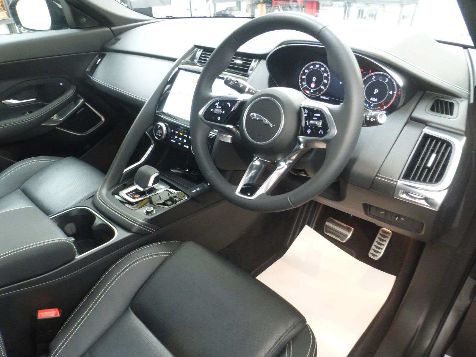 A 2023 JAGUAR E-PACE 2.0 D204 MHEV R-Dynamic SE Black SUV 5dr Diesel Auto AWD Euro 6 (s/s) (204 ps) A 2023 JAGUAR E-PACE 2.0 D204 MHEV R-Dynamic SE Black SUV 5dr Diesel Auto AWD Euro 6 (s/s) (204 ps)