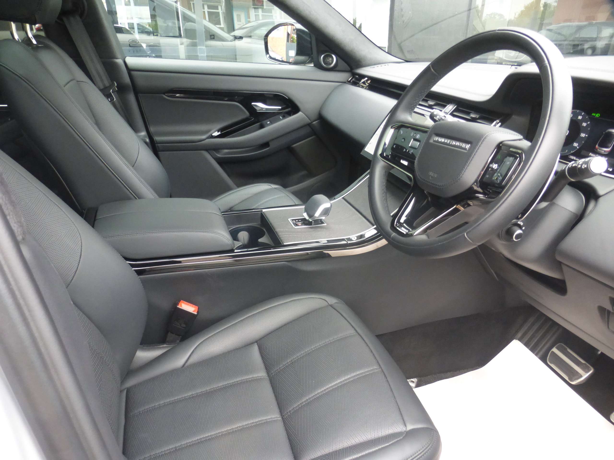 A 2024 LAND ROVER RANGE ROVER EVOQUE 2.0 D200 MHEV Autobiography SUV 5dr Diesel Auto 4WD Euro 6 (s/s) (204 ps) A 2024 LAND ROVER RANGE ROVER EVOQUE 2.0 D200 MHEV Autobiography SUV 5dr Diesel Auto 4WD Euro 6 (s/s) (204 ps)
