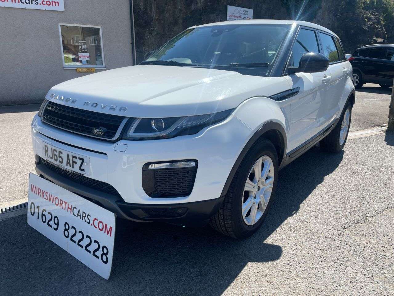 A 2015 LAND ROVER RANGE ROVER EVOQUE 2.0 TD4 SE Tech SUV 5dr Diesel Manual 4WD Euro 6 **NEW TIMING CHAIN** *NEW A 2015 LAND ROVER RANGE ROVER EVOQUE 2.0 TD4 SE Tech SUV 5dr Diesel Manual 4WD Euro 6 **NEW TIMING CHAIN** *NEW
