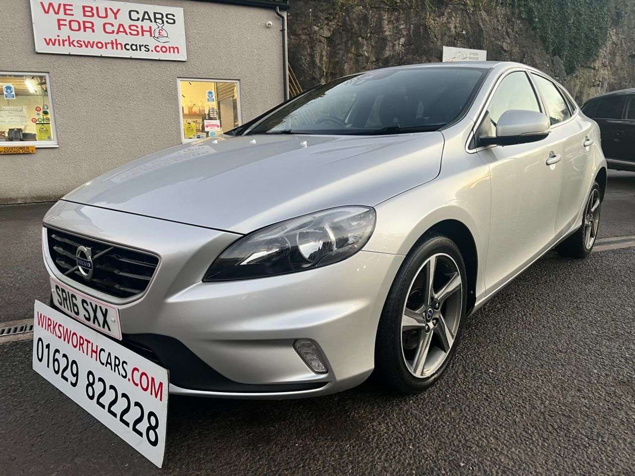 2016 VOLVO V40 2016 VOLVO V40