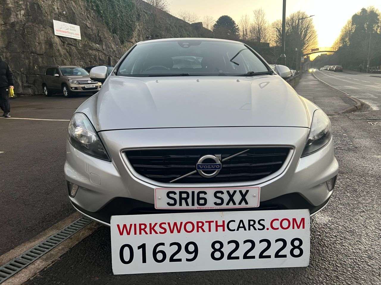 2016 VOLVO V40 2016 VOLVO V40