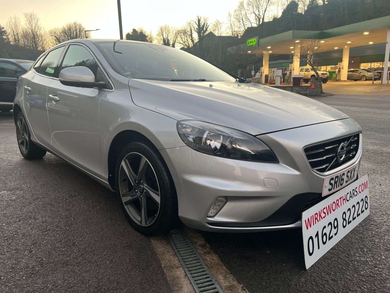 2016 VOLVO V40 2016 VOLVO V40