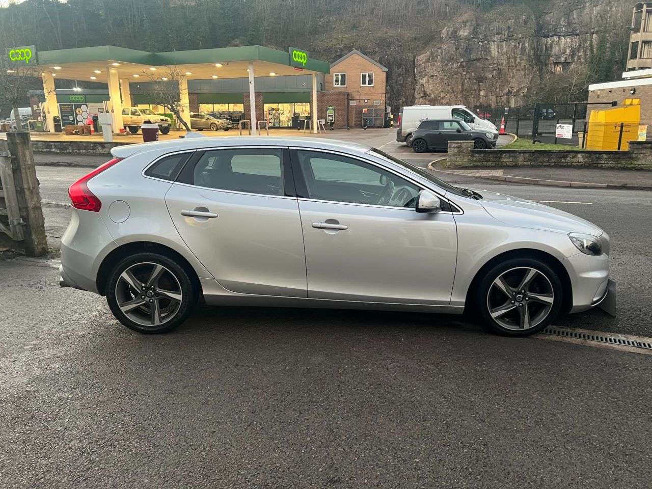 2016 VOLVO V40 2016 VOLVO V40