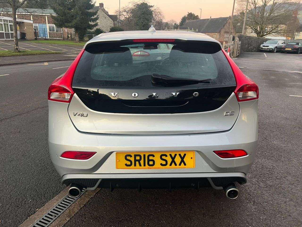 2016 VOLVO V40 2016 VOLVO V40