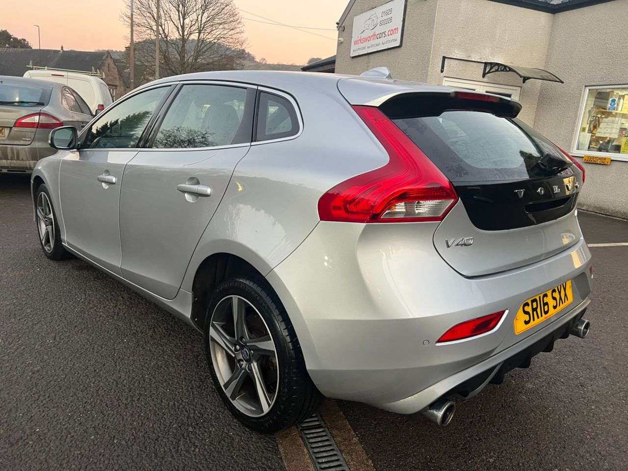 2016 VOLVO V40 2016 VOLVO V40