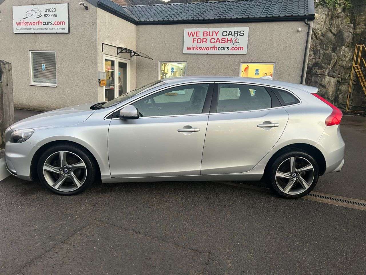 2016 VOLVO V40 2016 VOLVO V40