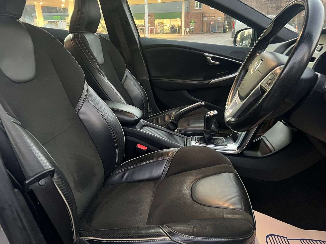 2016 VOLVO V40 2016 VOLVO V40