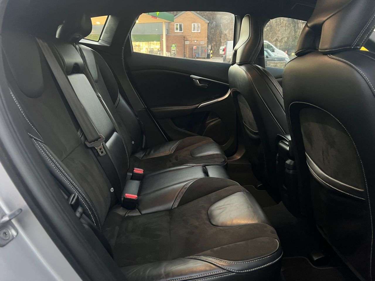 2016 VOLVO V40 2016 VOLVO V40