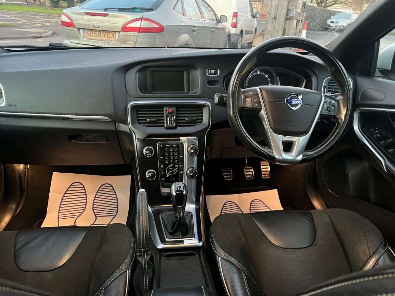 2016 VOLVO V40 2016 VOLVO V40