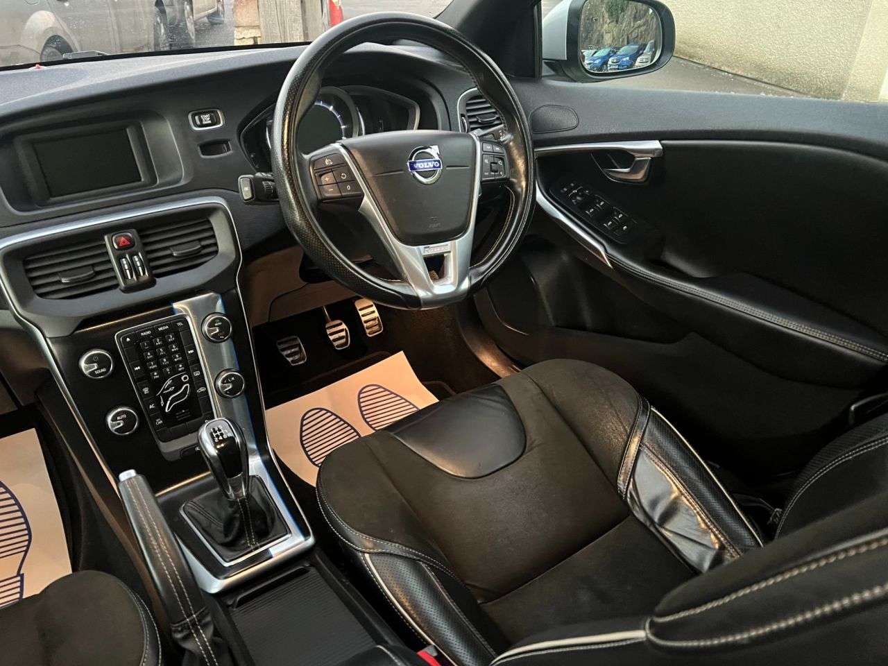 2016 VOLVO V40 2016 VOLVO V40