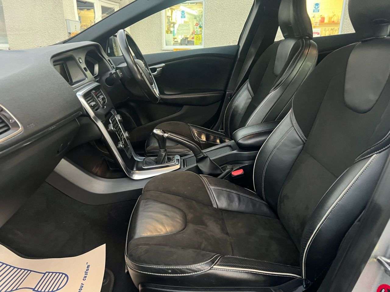 2016 VOLVO V40 2016 VOLVO V40