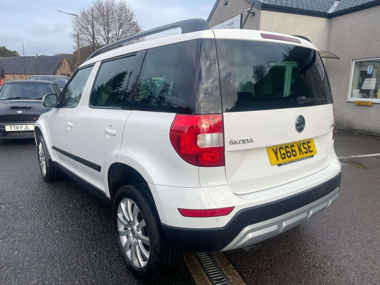 A 2016 SKODA YETI 1.2 TSI SE Outdoor 5dr Petrol Manual Euro 6 **2wd**1 OWNER FROM NEW** *1 OW A 2016 SKODA YETI 1.2 TSI SE Outdoor 5dr Petrol Manual Euro 6 **2wd**1 OWNER FROM NEW** *1 OW