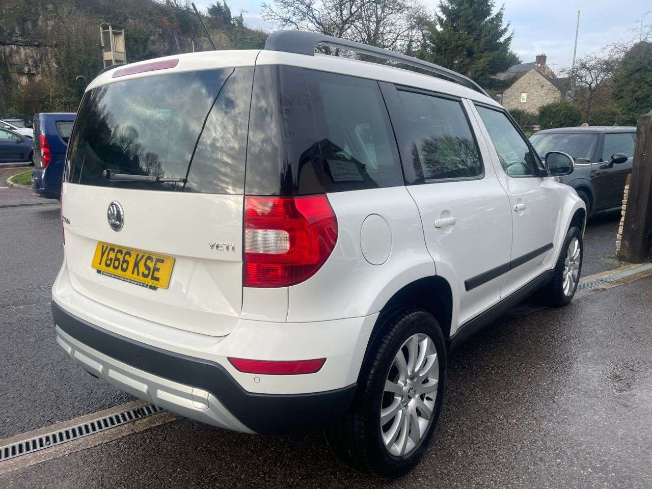 A 2016 SKODA YETI 1.2 TSI SE Outdoor 5dr Petrol Manual Euro 6 **2wd**1 OWNER FROM NEW** *1 OW A 2016 SKODA YETI 1.2 TSI SE Outdoor 5dr Petrol Manual Euro 6 **2wd**1 OWNER FROM NEW** *1 OW