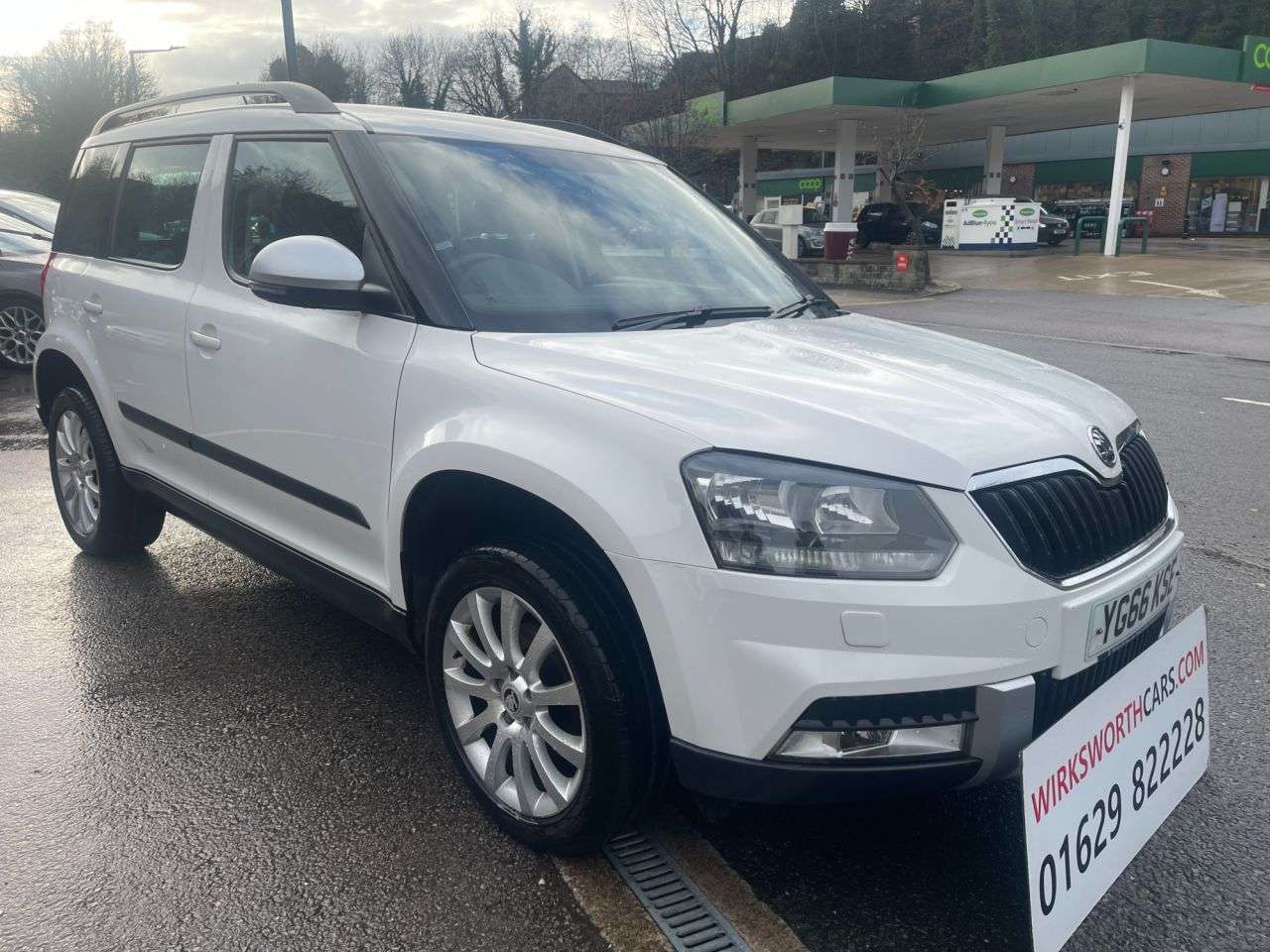 A 2016 SKODA YETI 1.2 TSI SE Outdoor 5dr Petrol Manual Euro 6 **2wd**1 OWNER FROM NEW** *1 OW A 2016 SKODA YETI 1.2 TSI SE Outdoor 5dr Petrol Manual Euro 6 **2wd**1 OWNER FROM NEW** *1 OW
