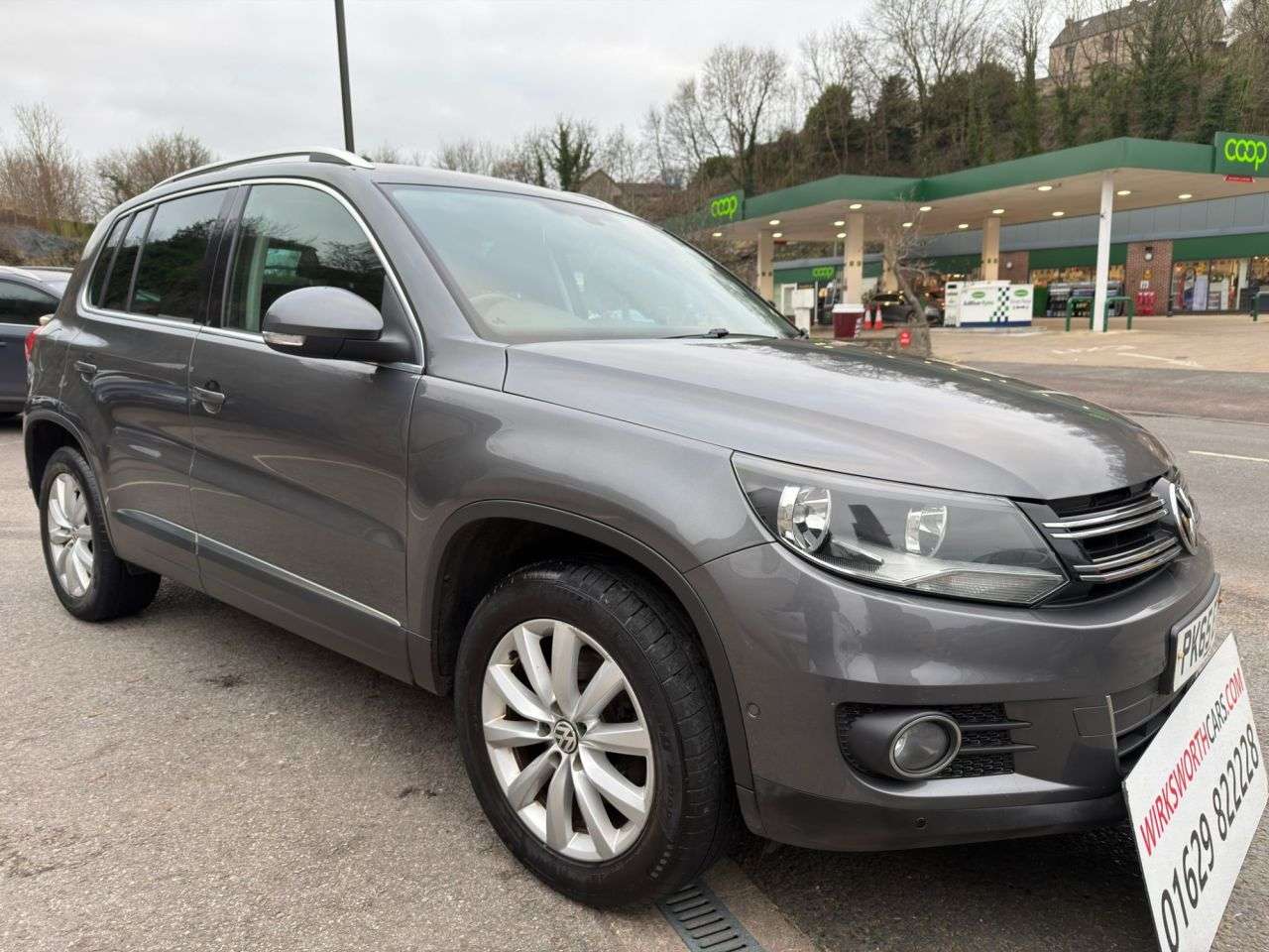 A 2015 VOLKSWAGEN TIGUAN 2.0 TDI B/Motion Tech Match SUV 5dr Diesel Manual 4WD Euro 6 *FSH*4x4* *FSH A 2015 VOLKSWAGEN TIGUAN 2.0 TDI B/Motion Tech Match SUV 5dr Diesel Manual 4WD Euro 6 *FSH*4x4* *FSH
