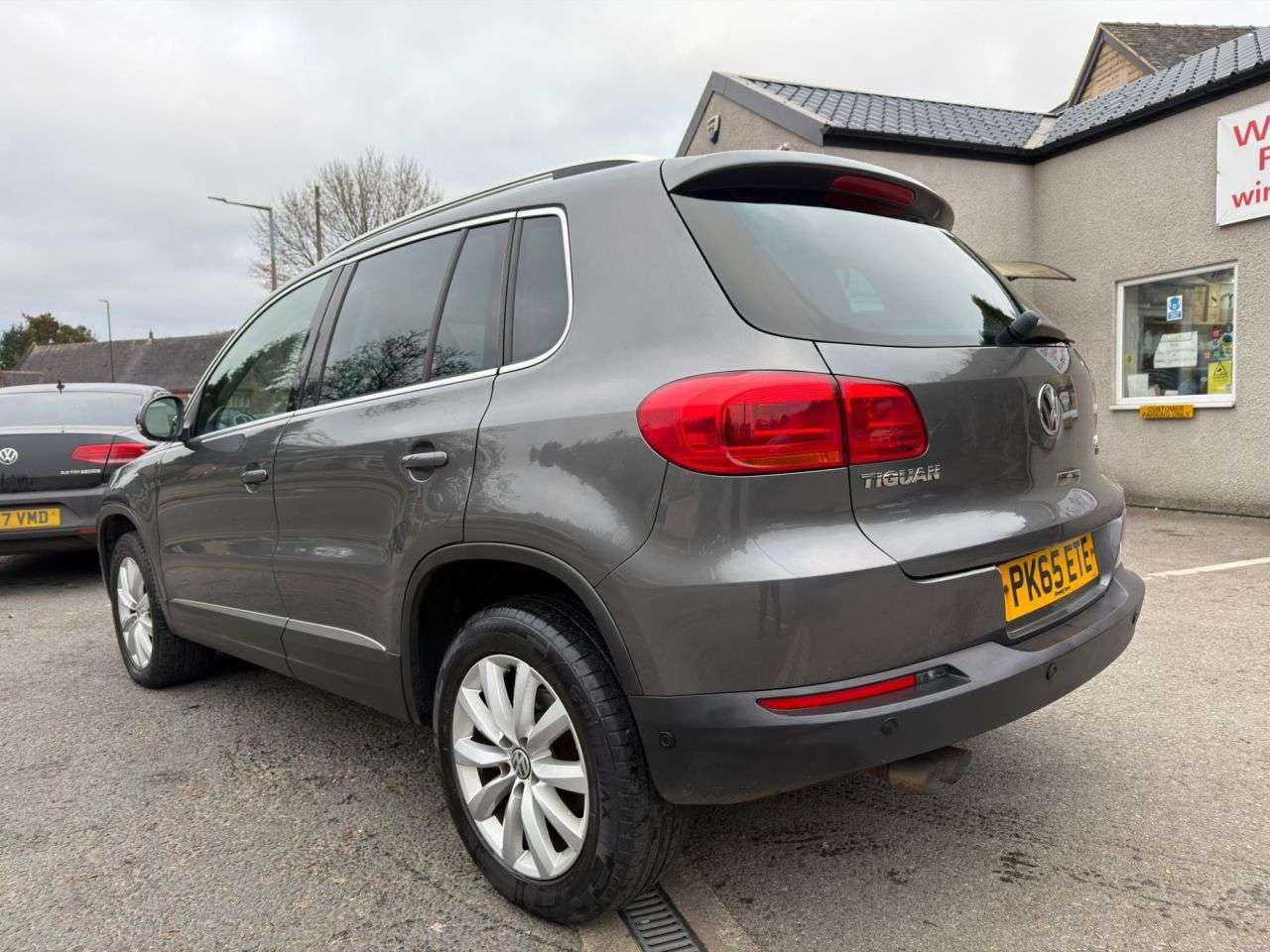 A 2015 VOLKSWAGEN TIGUAN 2.0 TDI B/Motion Tech Match SUV 5dr Diesel Manual 4WD Euro 6 *FSH*4x4* *FSH A 2015 VOLKSWAGEN TIGUAN 2.0 TDI B/Motion Tech Match SUV 5dr Diesel Manual 4WD Euro 6 *FSH*4x4* *FSH