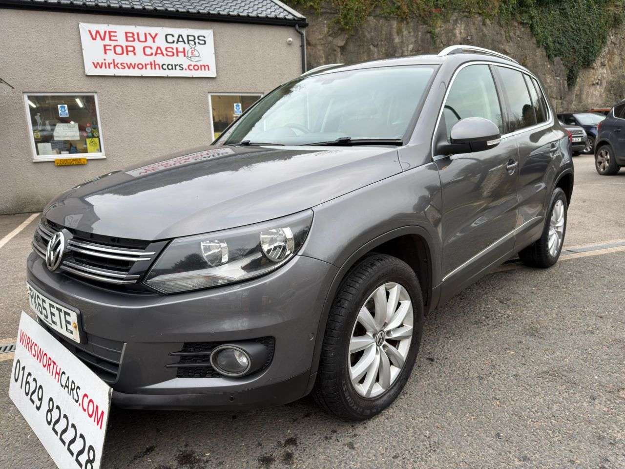 A 2015 VOLKSWAGEN TIGUAN 2.0 TDI B/Motion Tech Match SUV 5dr Diesel Manual 4WD Euro 6 *FSH*4x4* *FSH A 2015 VOLKSWAGEN TIGUAN 2.0 TDI B/Motion Tech Match SUV 5dr Diesel Manual 4WD Euro 6 *FSH*4x4* *FSH