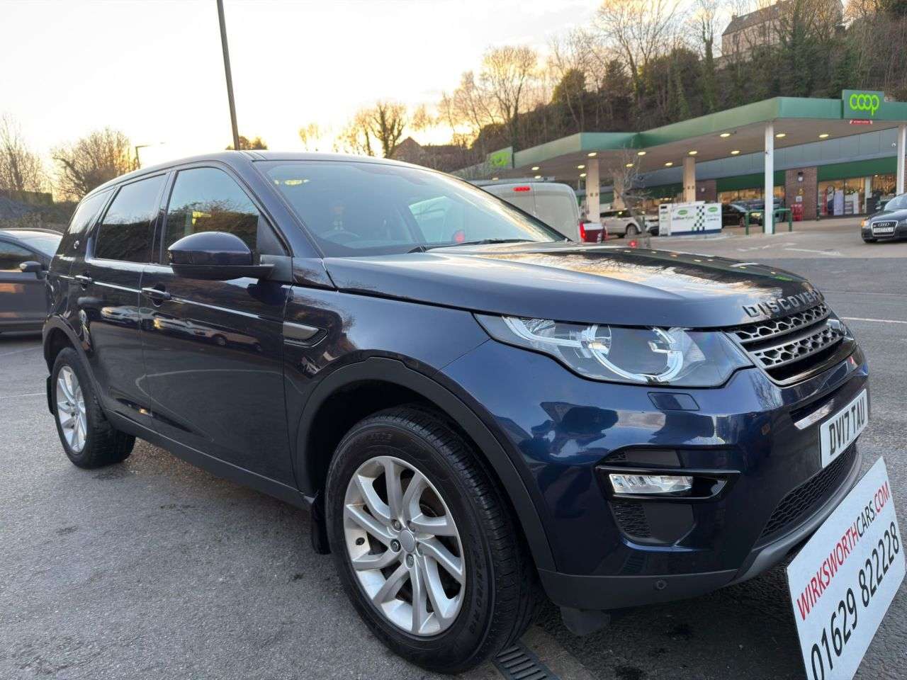 A 2017 LAND ROVER DISCOVERY SPORT 2.0 TD4 SE Tech 5dr Diesel Manual 4WD Euro 6 *FSH*PAN ROOF*7 SEATS* *FSH*7 A 2017 LAND ROVER DISCOVERY SPORT 2.0 TD4 SE Tech 5dr Diesel Manual 4WD Euro 6 *FSH*PAN ROOF*7 SEATS* *FSH*7