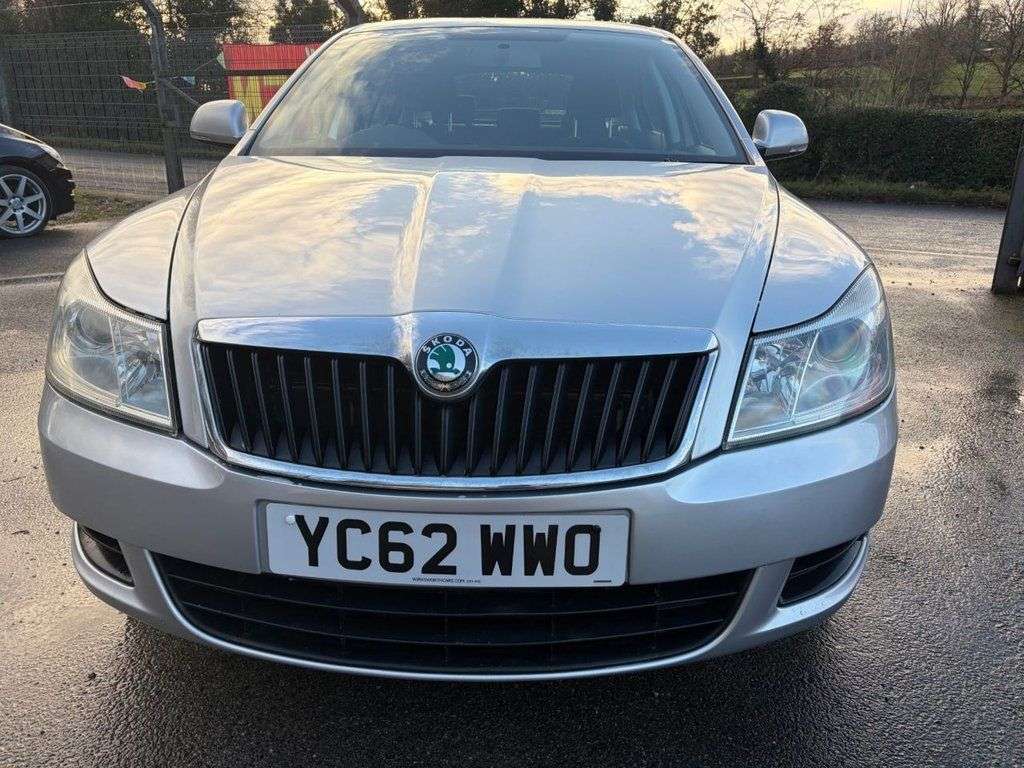 A 2012 SKODA OCTAVIA 2.0 TDI SE Hatchback 5dr Diesel Manual Euro Full Service History*2 Keys* Sa A 2012 SKODA OCTAVIA 2.0 TDI SE Hatchback 5dr Diesel Manual Euro Full Service History*2 Keys* Sa