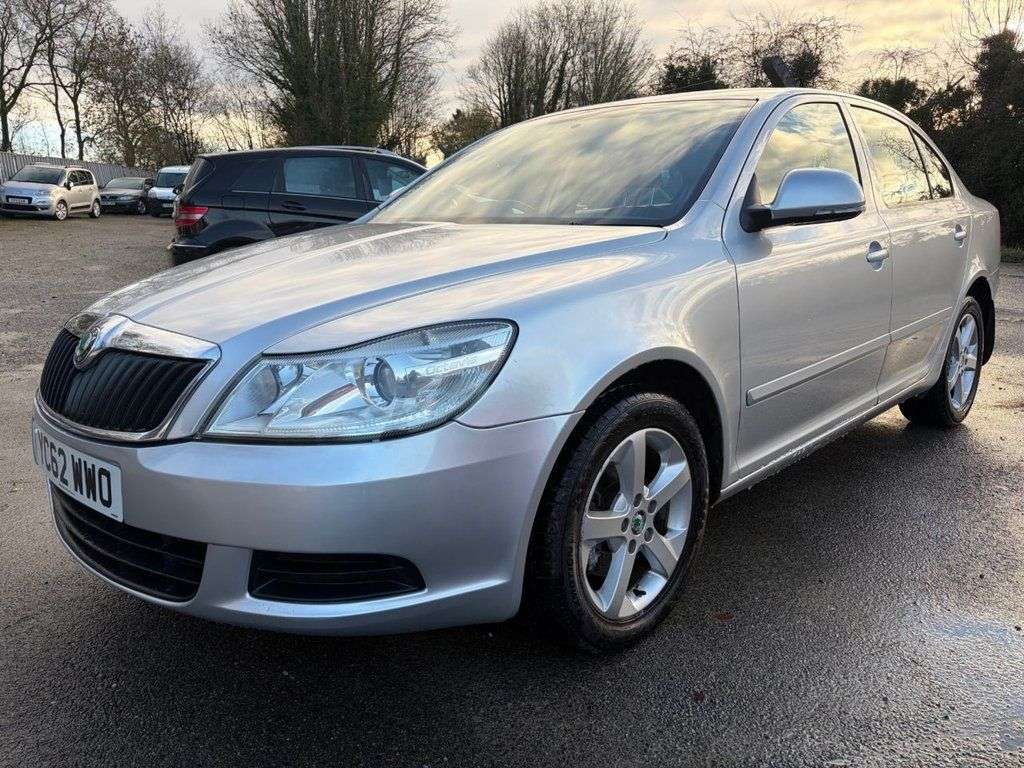 A 2012 SKODA OCTAVIA 2.0 TDI SE Hatchback 5dr Diesel Manual Euro Full Service History*2 Keys* Sa A 2012 SKODA OCTAVIA 2.0 TDI SE Hatchback 5dr Diesel Manual Euro Full Service History*2 Keys* Sa