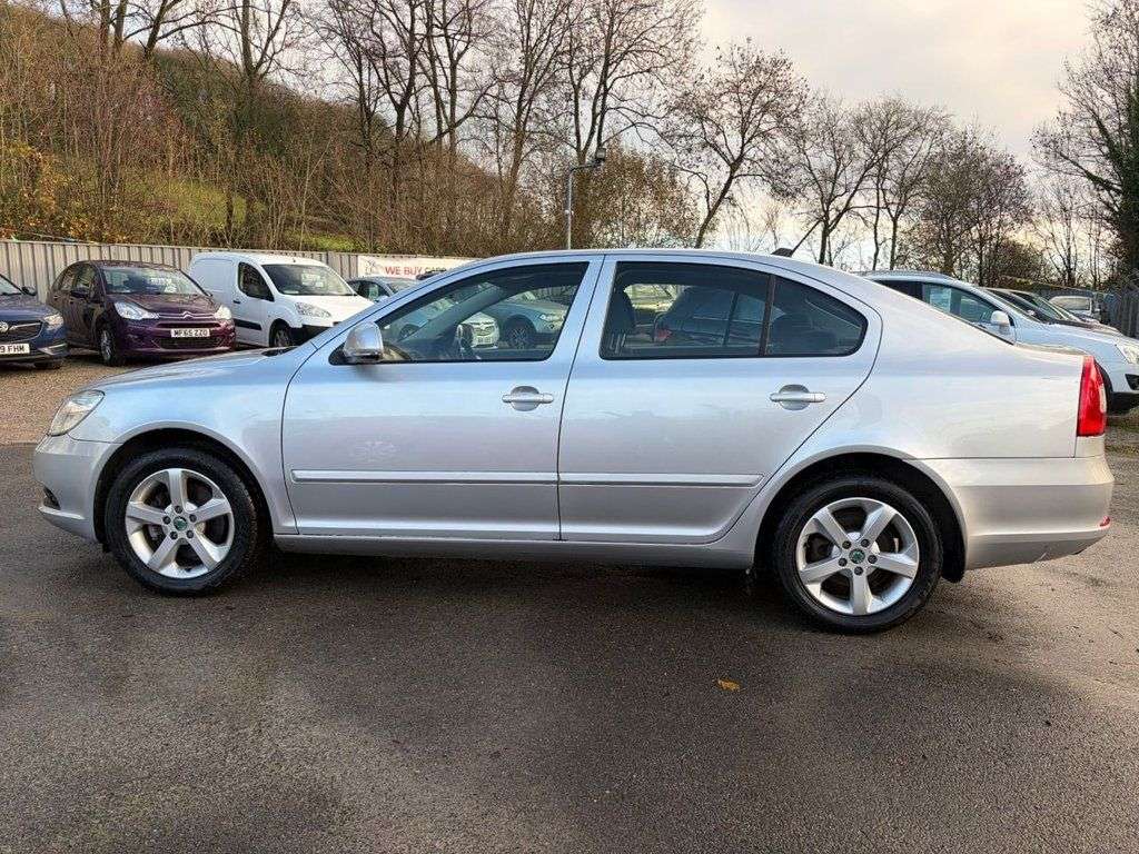 A 2012 SKODA OCTAVIA 2.0 TDI SE Hatchback 5dr Diesel Manual Euro Full Service History*2 Keys* Sa A 2012 SKODA OCTAVIA 2.0 TDI SE Hatchback 5dr Diesel Manual Euro Full Service History*2 Keys* Sa