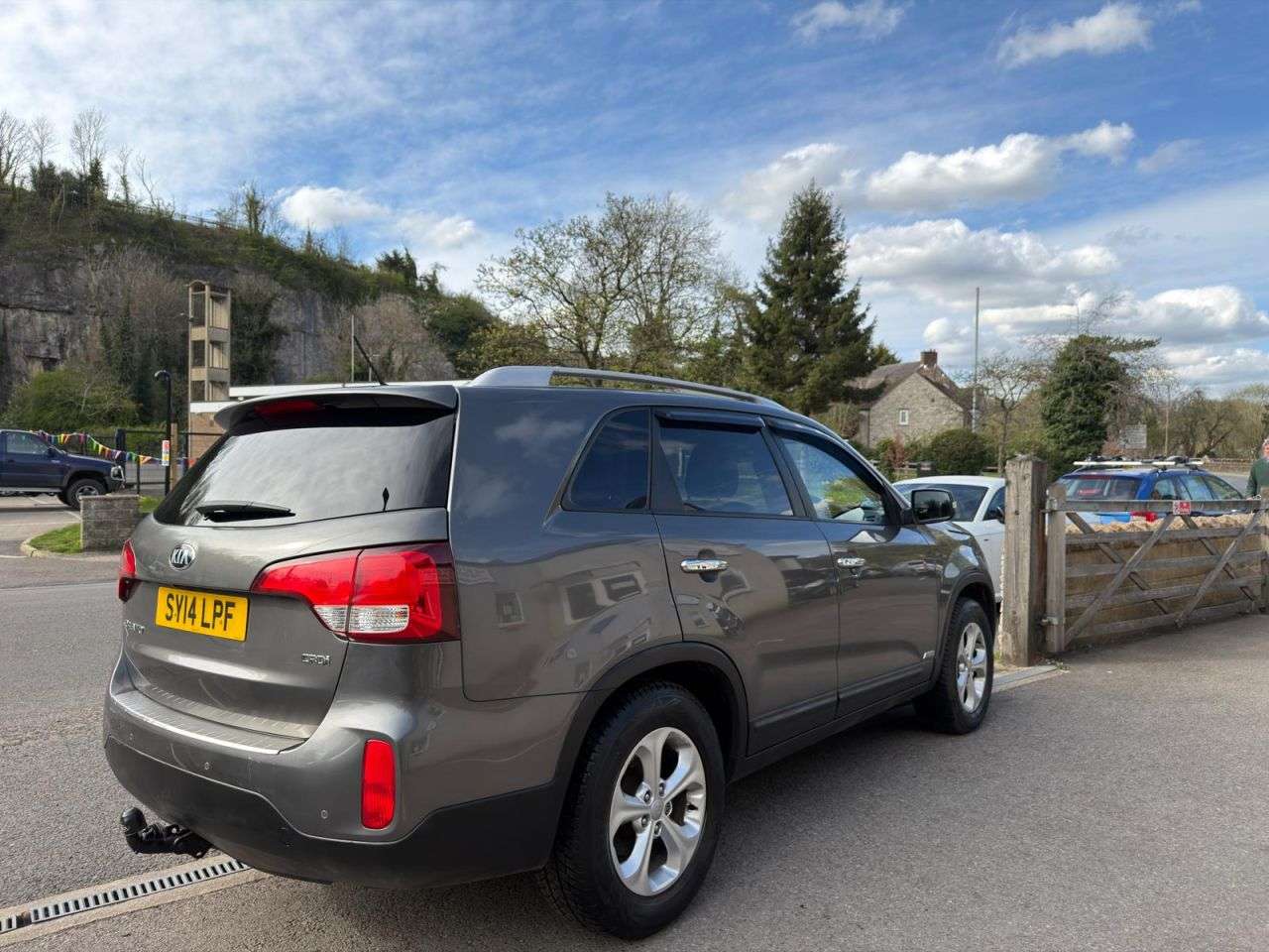 A 2014 KIA SORENTO 2.2 CRDi KX-2 SUV 5dr Diesel Manual AWD Euro 5*FULL SERVICE HISTORY, 11 STA A 2014 KIA SORENTO 2.2 CRDi KX-2 SUV 5dr Diesel Manual AWD Euro 5*FULL SERVICE HISTORY, 11 STA