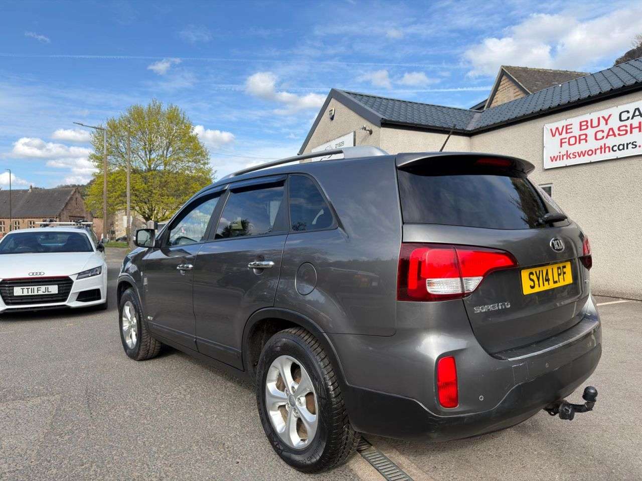 A 2014 KIA SORENTO 2.2 CRDi KX-2 SUV 5dr Diesel Manual AWD Euro 5*FULL SERVICE HISTORY, 11 STA A 2014 KIA SORENTO 2.2 CRDi KX-2 SUV 5dr Diesel Manual AWD Euro 5*FULL SERVICE HISTORY, 11 STA