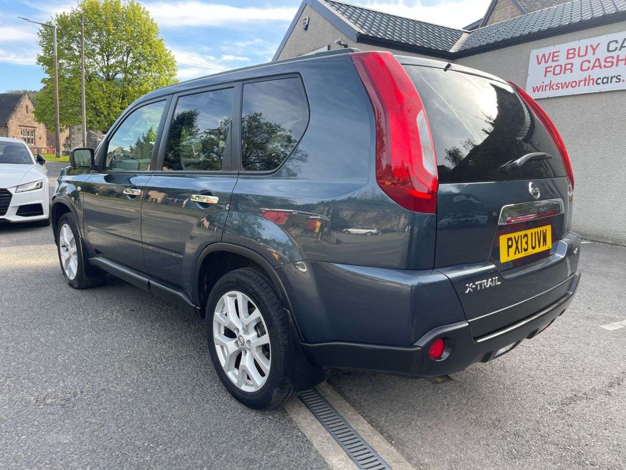A 2013 NISSAN X-TRAIL 2.0 dCi Tekna SUV 5dr Diesel Manual 4WD Euro 5*FSH*LAST OWNER 7yrs*4x4* *FS A 2013 NISSAN X-TRAIL 2.0 dCi Tekna SUV 5dr Diesel Manual 4WD Euro 5*FSH*LAST OWNER 7yrs*4x4* *FS