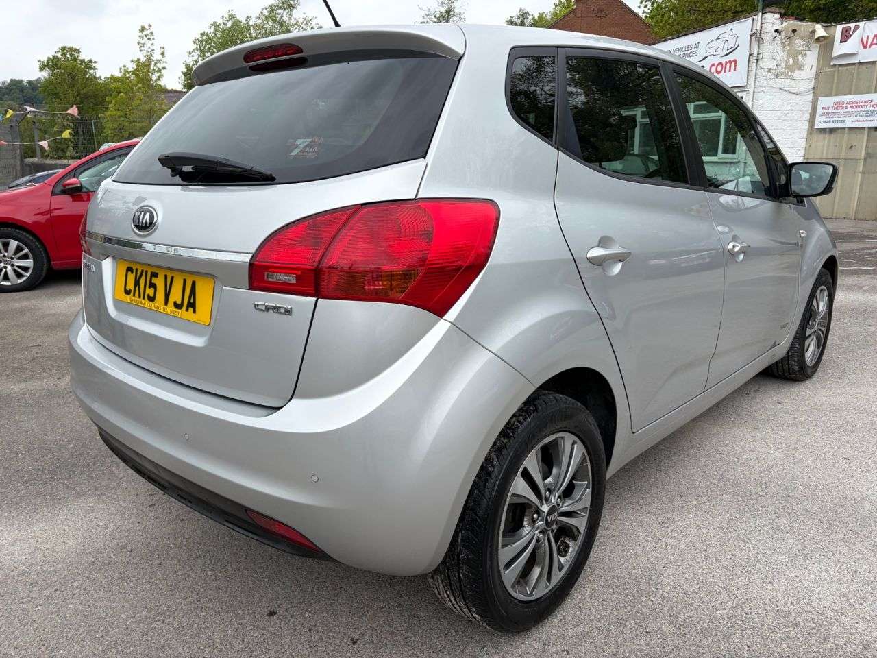 A 2015 KIA VENGA 1.4 CRDi SR7 MPV 5dr Diesel Manual Euro 5 *REAR PARKING SENSORS, CD, USB BT A 2015 KIA VENGA 1.4 CRDi SR7 MPV 5dr Diesel Manual Euro 5 *REAR PARKING SENSORS, CD, USB BT