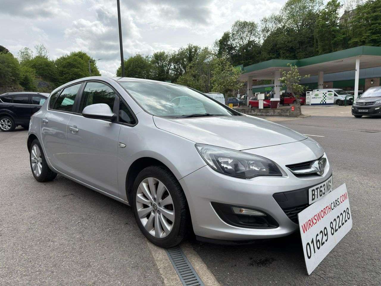 A 2013 VAUXHALL ASTRA 1.6 16v Exclusiv Hatchback 5dr Petrol Manual Euro 5 * 8 SERVICE STAMPS, 2 K A 2013 VAUXHALL ASTRA 1.6 16v Exclusiv Hatchback 5dr Petrol Manual Euro 5 * 8 SERVICE STAMPS, 2 K