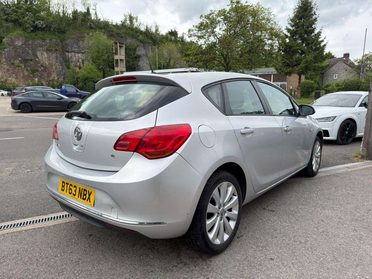 A 2013 VAUXHALL ASTRA 1.6 16v Exclusiv Hatchback 5dr Petrol Manual Euro 5 * 8 SERVICE STAMPS, 2 K A 2013 VAUXHALL ASTRA 1.6 16v Exclusiv Hatchback 5dr Petrol Manual Euro 5 * 8 SERVICE STAMPS, 2 K