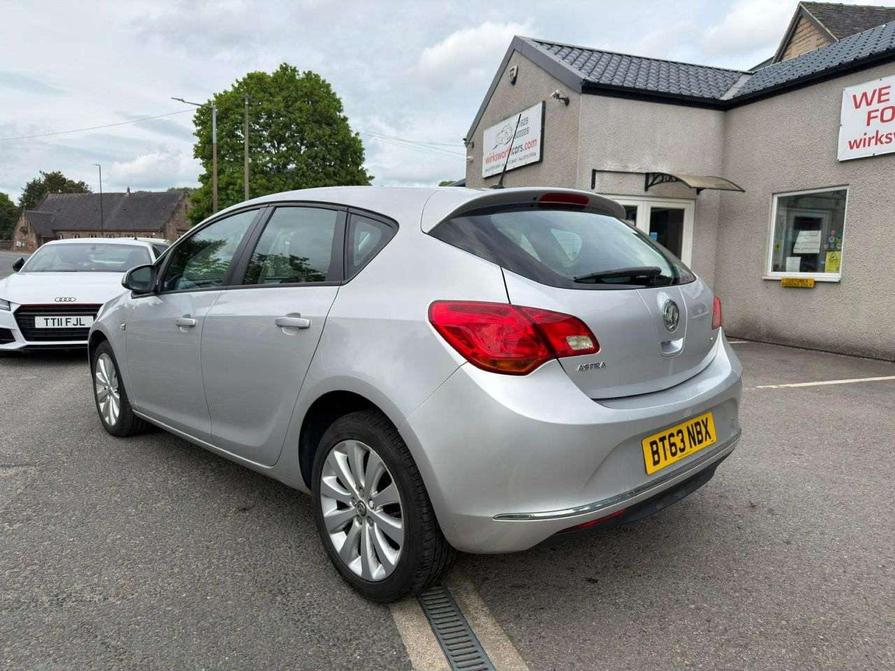 A 2013 VAUXHALL ASTRA 1.6 16v Exclusiv Hatchback 5dr Petrol Manual Euro 5 * 8 SERVICE STAMPS, 2 K A 2013 VAUXHALL ASTRA 1.6 16v Exclusiv Hatchback 5dr Petrol Manual Euro 5 * 8 SERVICE STAMPS, 2 K