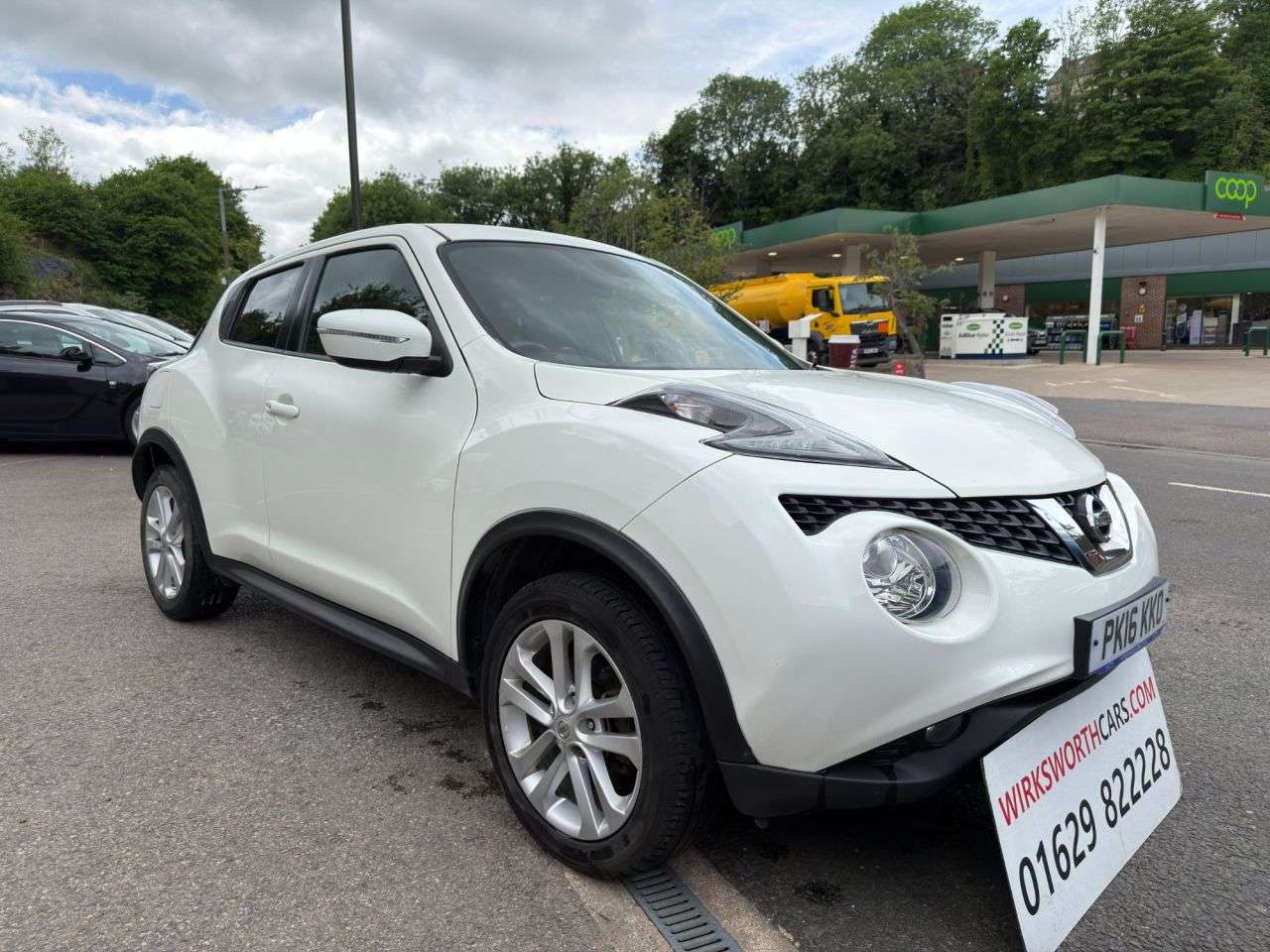 A 2016 NISSAN JUKE 1.2 DIG-T N-Connecta SUV 5dr Petrol Manual Euro 6*LOW INSURANCE GROUP* *LOW A 2016 NISSAN JUKE 1.2 DIG-T N-Connecta SUV 5dr Petrol Manual Euro 6*LOW INSURANCE GROUP* *LOW