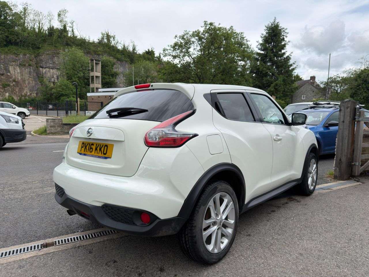 A 2016 NISSAN JUKE 1.2 DIG-T N-Connecta SUV 5dr Petrol Manual Euro 6*LOW INSURANCE GROUP* *LOW A 2016 NISSAN JUKE 1.2 DIG-T N-Connecta SUV 5dr Petrol Manual Euro 6*LOW INSURANCE GROUP* *LOW