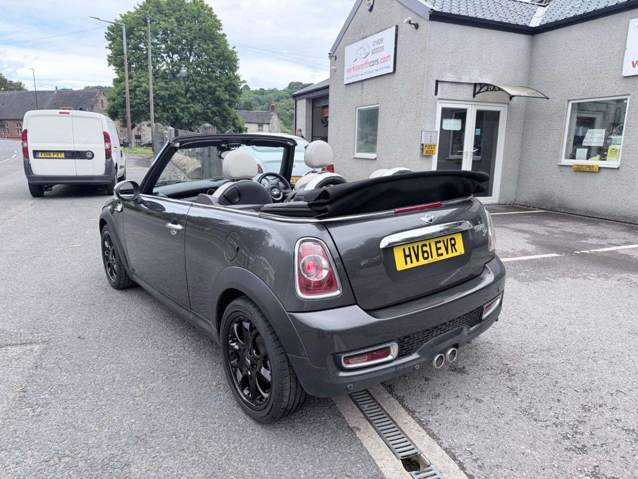A 2011 MINI CONVERTIBLE 2.0 Cooper SD Convertible 2dr Diesel Manual*v/good history*lady owner 9yrs* A 2011 MINI CONVERTIBLE 2.0 Cooper SD Convertible 2dr Diesel Manual*v/good history*lady owner 9yrs*