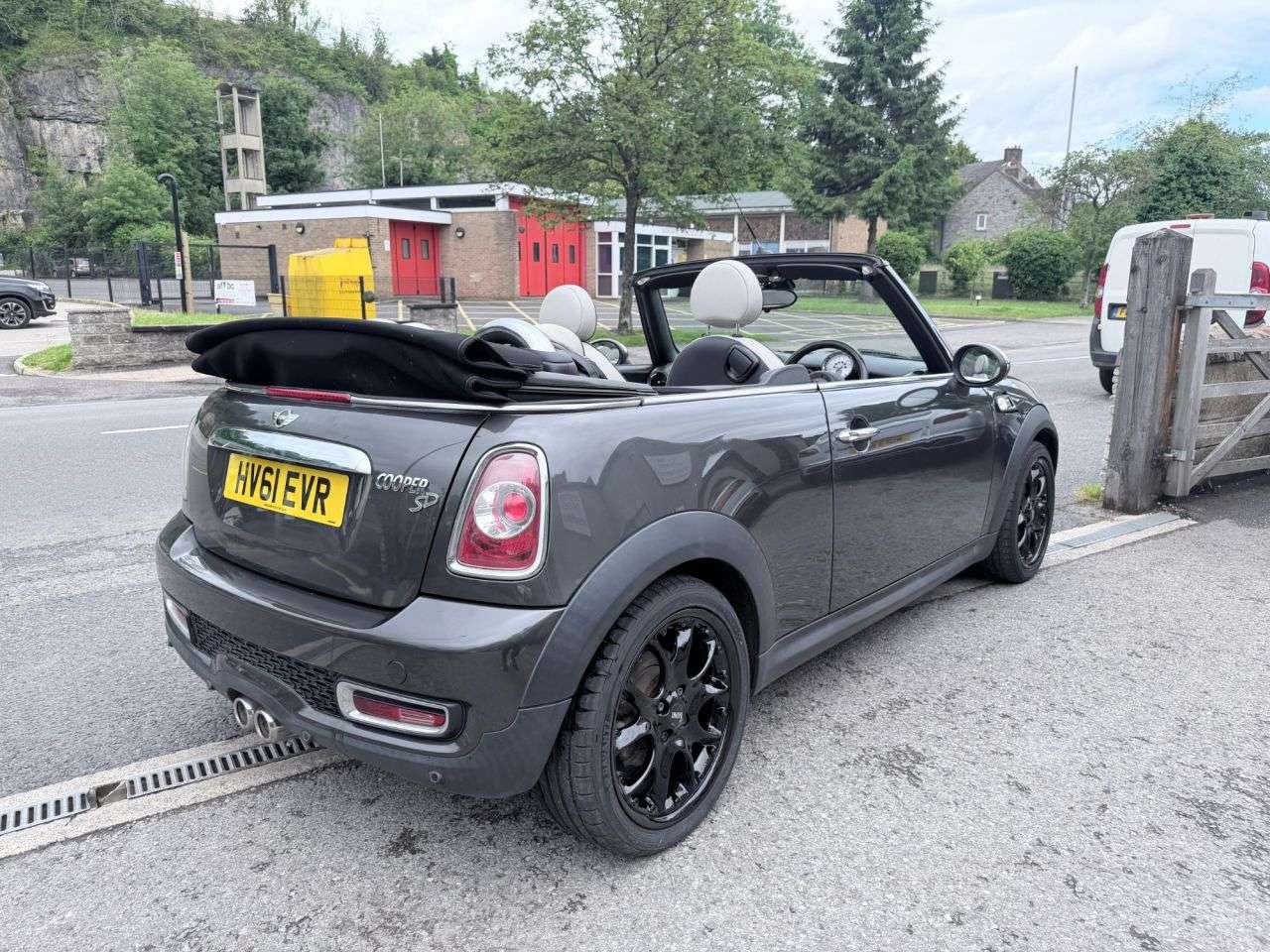 A 2011 MINI CONVERTIBLE 2.0 Cooper SD Convertible 2dr Diesel Manual*v/good history*lady owner 9yrs* A 2011 MINI CONVERTIBLE 2.0 Cooper SD Convertible 2dr Diesel Manual*v/good history*lady owner 9yrs*