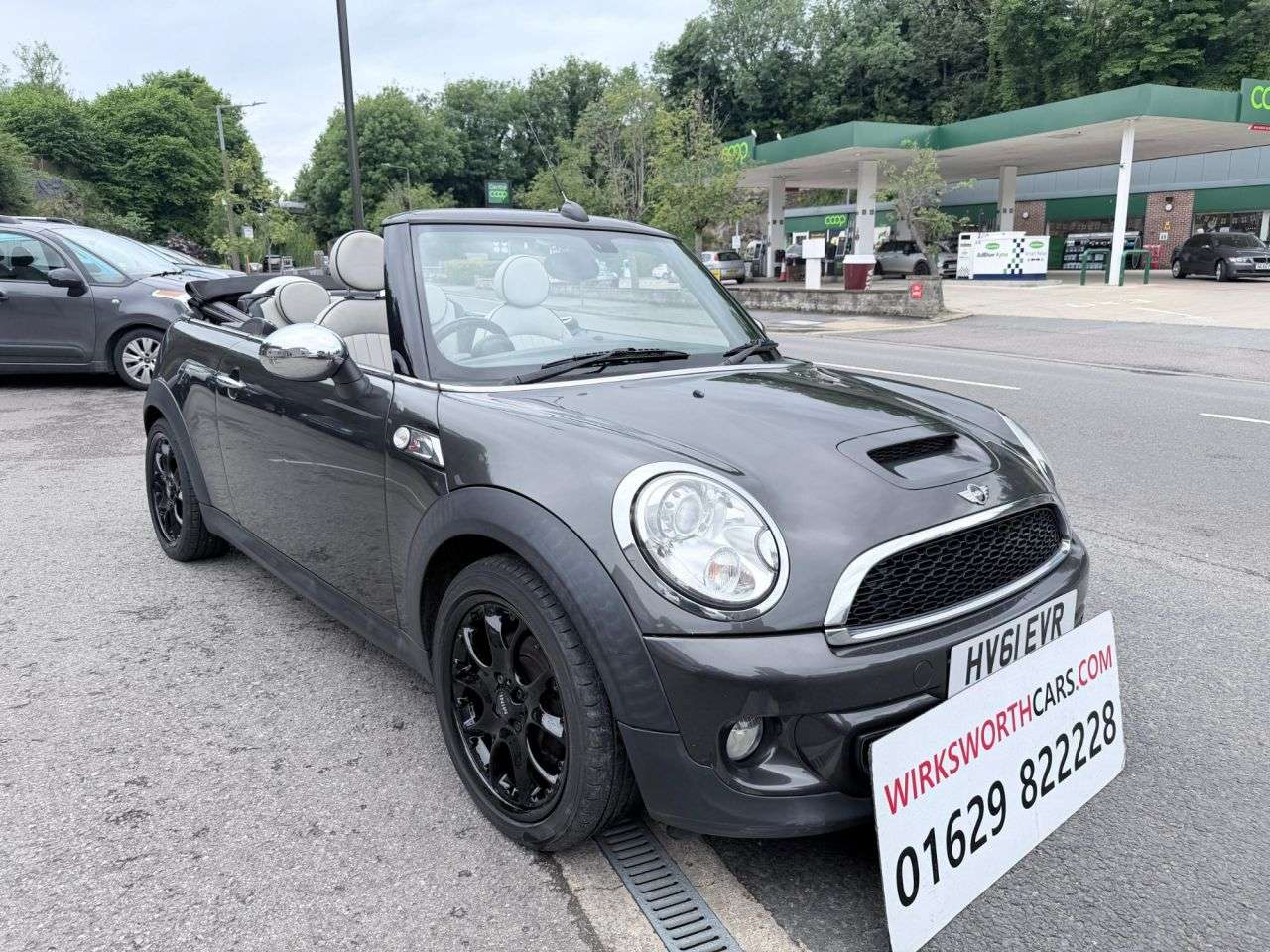 A 2011 MINI CONVERTIBLE 2.0 Cooper SD Convertible 2dr Diesel Manual*v/good history*lady owner 9yrs* A 2011 MINI CONVERTIBLE 2.0 Cooper SD Convertible 2dr Diesel Manual*v/good history*lady owner 9yrs*