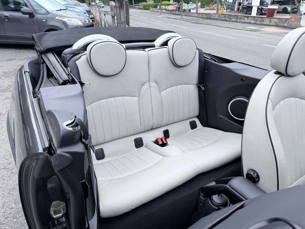 2011 MINI CONVERTIBLE 2011 MINI CONVERTIBLE