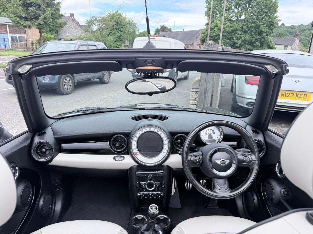 2011 MINI CONVERTIBLE 2011 MINI CONVERTIBLE